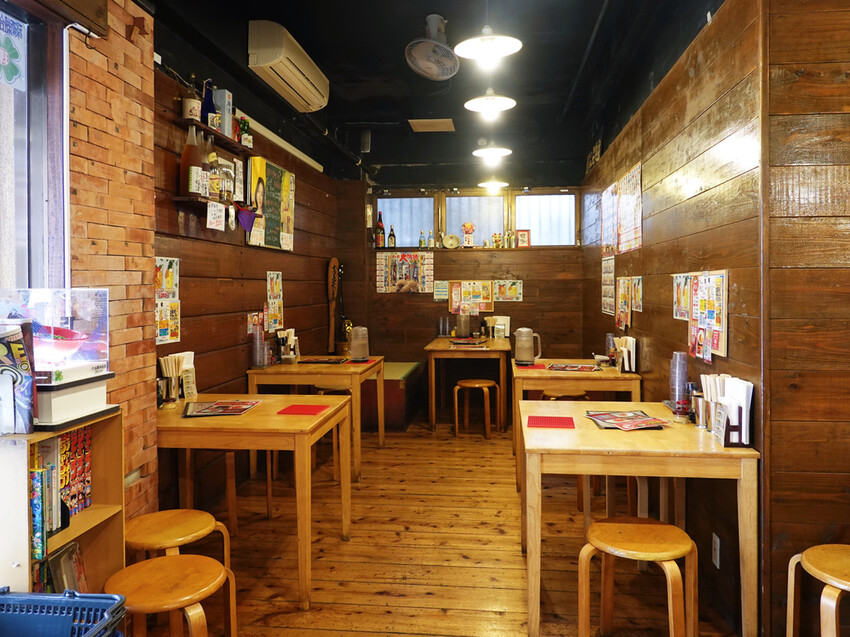 日本沖繩那霸—琉家拉麵Ryuya Honten｜自製黑蒜油 替醇厚阿古豬豚骨湯頭添色添香｜那霸國際通、松尾