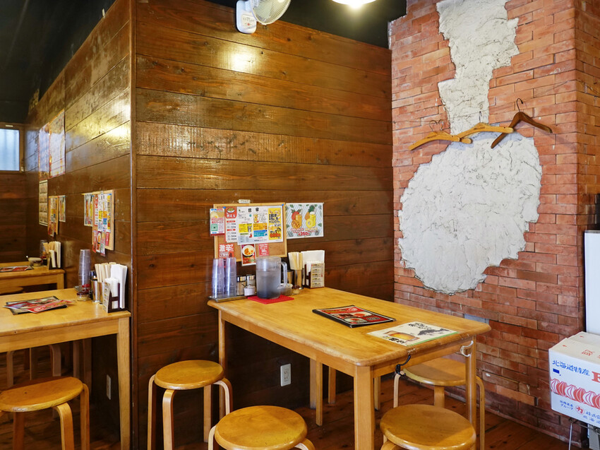 日本沖繩那霸—琉家拉麵Ryuya Honten｜自製黑蒜油 替醇厚阿古豬豚骨湯頭添色添香｜那霸國際通、松尾