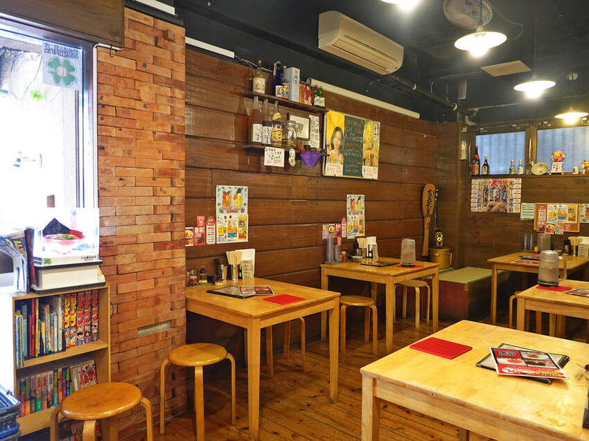 日本沖繩那霸—琉家拉麵Ryuya Honten｜自製黑蒜油 替醇厚阿古豬豚骨湯頭添色添香｜那霸國際通、松尾