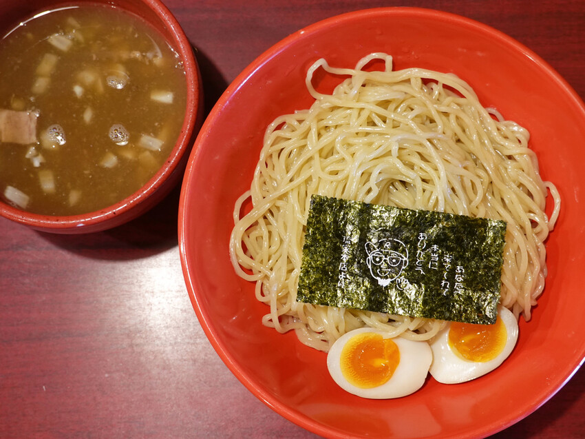 日本沖繩那霸—琉家拉麵Ryuya Honten｜自製黑蒜油 替醇厚阿古豬豚骨湯頭添色添香｜那霸國際通、松尾