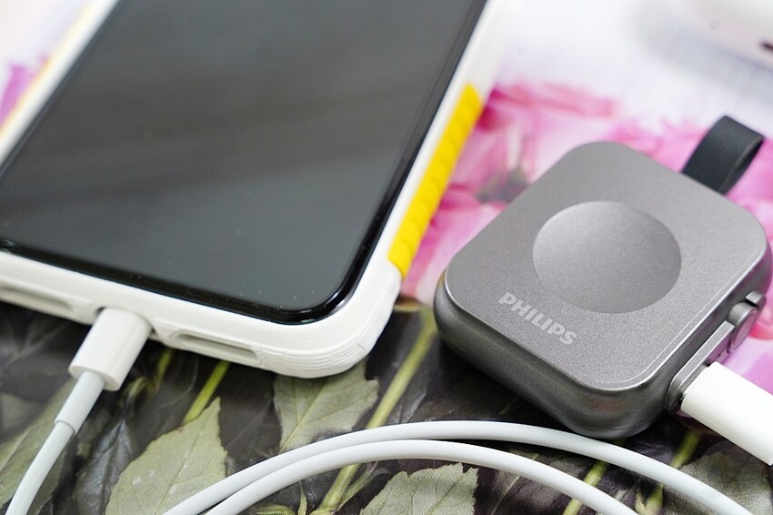 PHILIPS 黑金剛三合一磁吸充電系列｜探索未來充電新趨勢，3 in 1『手機、手錶、耳機』同時無線充電