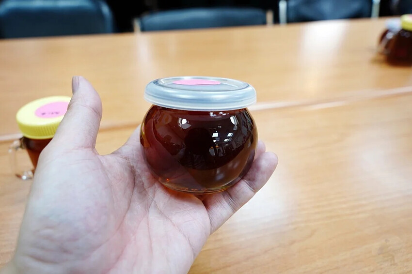 新北市三峽區細品三峽茶韻，感受茶文化的薰陶：2024新北藍茶藝術季在客家文化園區的品茗、採茶、揉茶、傳承文化的體驗之