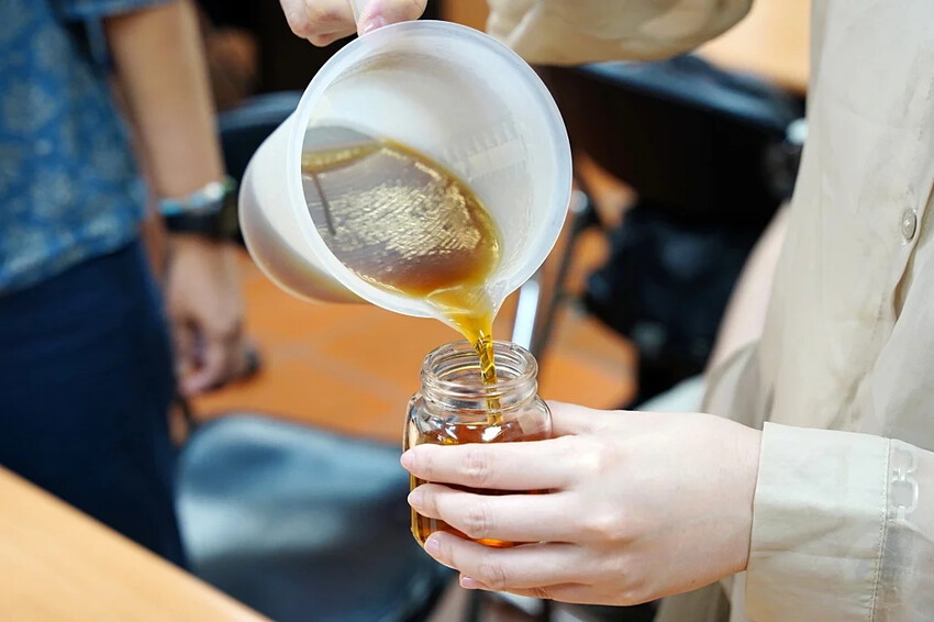 新北市三峽區細品三峽茶韻，感受茶文化的薰陶：2024新北藍茶藝術季在客家文化園區的品茗、採茶、揉茶、傳承文化的體驗之