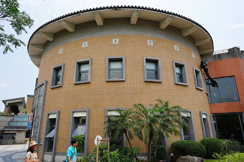 新北市三峽區細品三峽茶韻，感受茶文化的薰陶：2024新北藍茶藝術季在客家文化園區的品茗、採茶、揉茶、傳承文化的體驗之