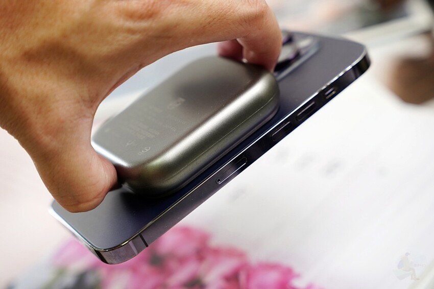 選取 PHILIPS 黑金剛三合一磁吸充電系列｜探索未來充電新趨勢，3 in 1『手機、手錶、耳機』同時無線充電	 PHILIPS 黑金剛三合一磁吸充電系列｜探索未來充電新趨勢，3 in 1『手機、手