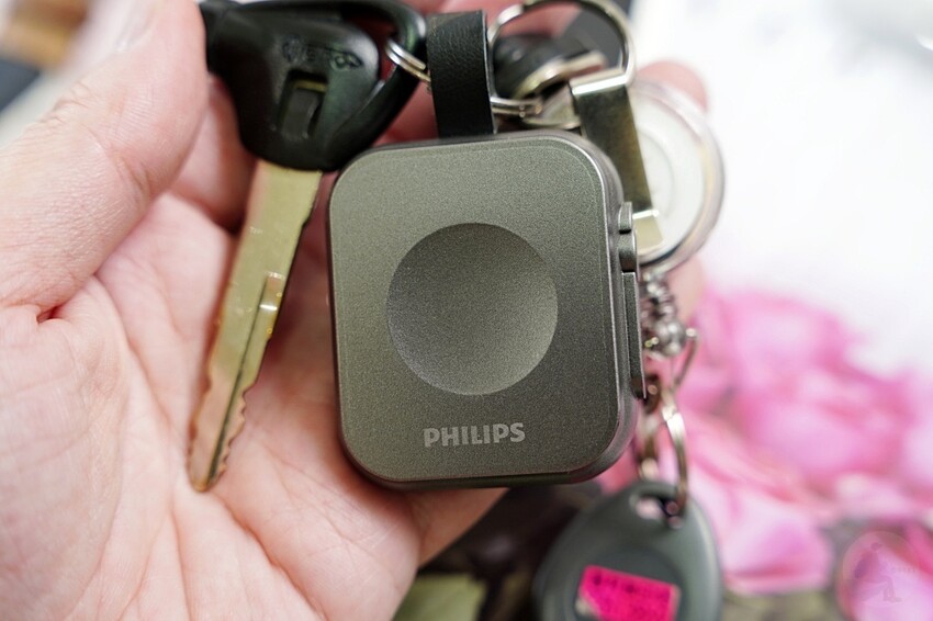 PHILIPS 黑金剛三合一磁吸充電系列｜探索未來充電新趨勢，3 in 1『手機、手錶、耳機』同時無線充電