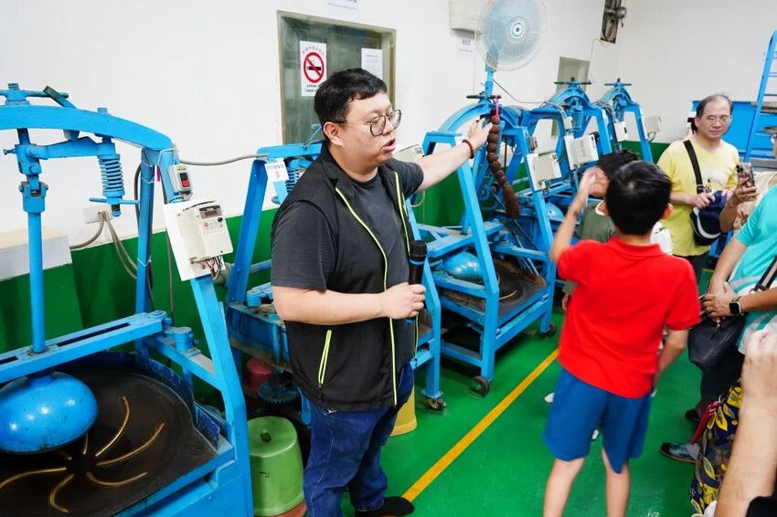 新北市三峽區細品三峽茶韻，感受茶文化的薰陶：2024新北藍茶藝術季在客家文化園區的品茗、採茶、揉茶、傳承文化的體驗之