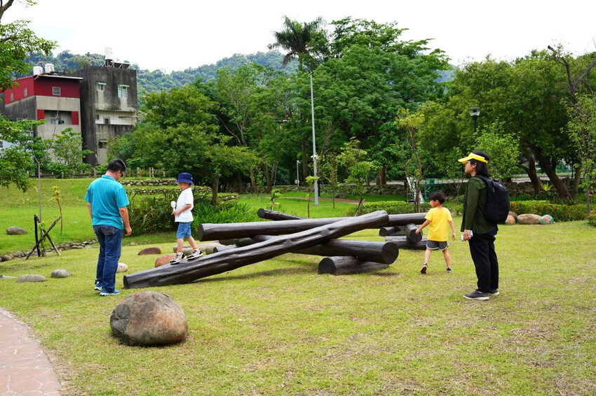 新北市三峽區細品三峽茶韻，感受茶文化的薰陶：2024新北藍茶藝術季在客家文化園區的品茗、採茶、揉茶、傳承文化的體驗之