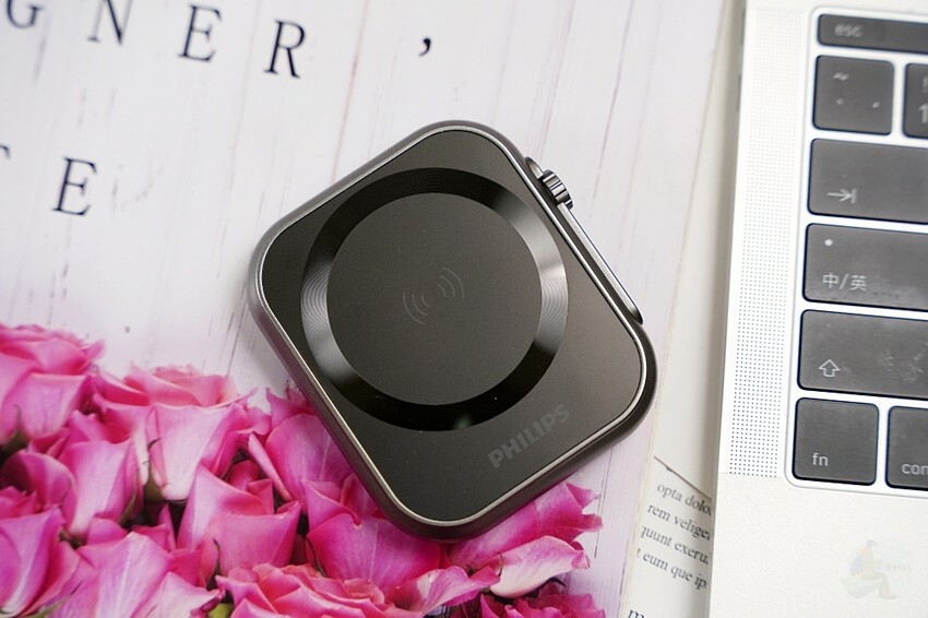 PHILIPS 黑金剛三合一磁吸充電系列｜探索未來充電新趨勢，3 in 1『手機、手錶、耳機』同時無線充電