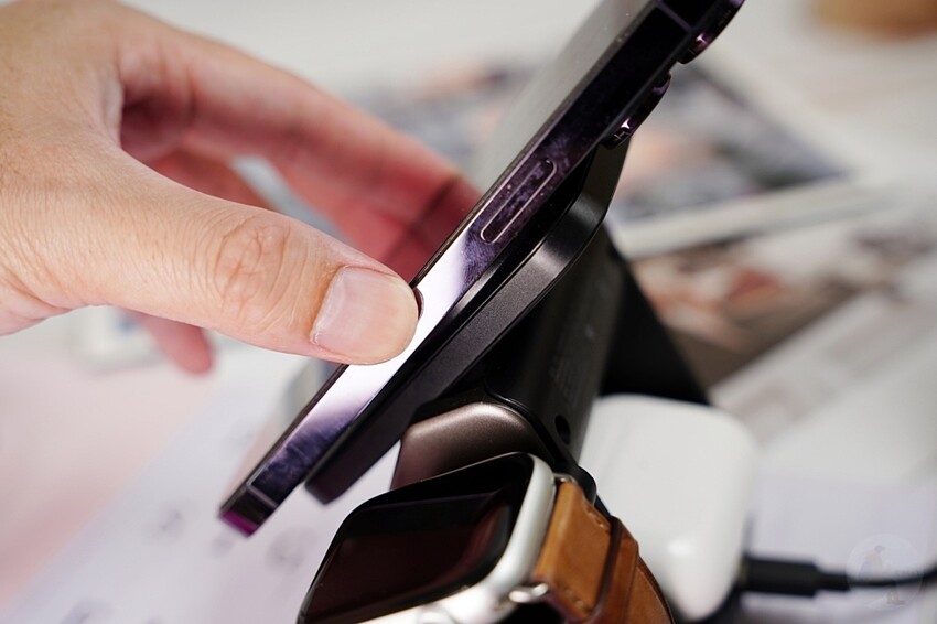 選取 PHILIPS 黑金剛三合一磁吸充電系列｜探索未來充電新趨勢，3 in 1『手機、手錶、耳機』同時無線充電	 PHILIPS 黑金剛三合一磁吸充電系列｜探索未來充電新趨勢，3 in 1『手機、手