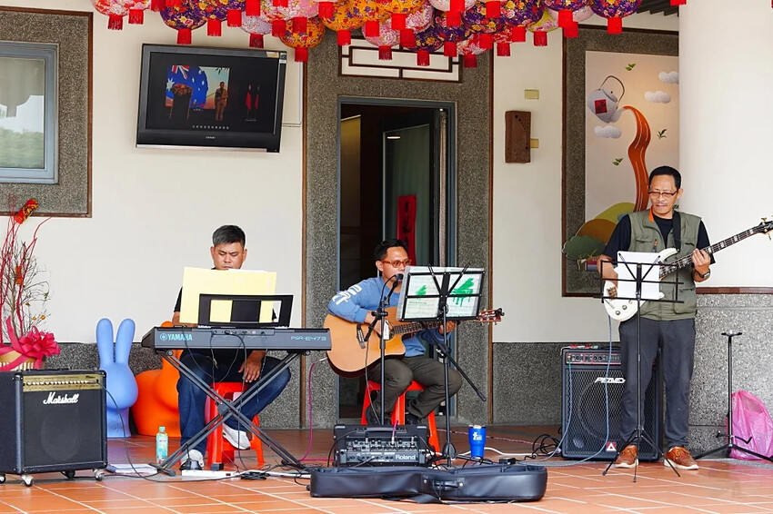 新北市三峽區細品三峽茶韻，感受茶文化的薰陶：2024新北藍茶藝術季在客家文化園區的品茗、採茶、揉茶、傳承文化的體驗之