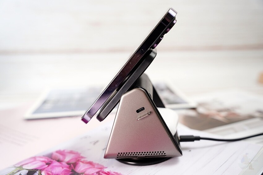 PHILIPS 黑金剛三合一磁吸充電系列｜探索未來充電新趨勢，3 in 1『手機、手錶、耳機』同時無線充電