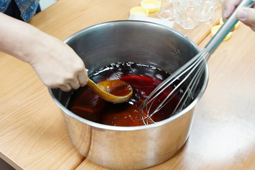 新北市三峽區細品三峽茶韻，感受茶文化的薰陶：2024新北藍茶藝術季在客家文化園區的品茗、採茶、揉茶、傳承文化的體驗之