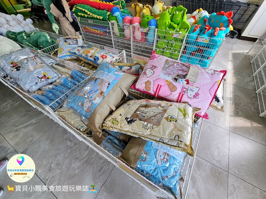 嘉義縣民雄鄉[旅遊]嘉義 KHTOY絨毛玩偶旗艦館 實現您的童年夢想 超過100多種動漫角色 娃娃、寢具周邊至生活用品 正版授