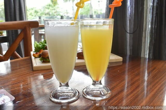 宜蘭景點 | 水岸森林物語-可愛動物園區 與小動物親密接觸 熊貓羊、梅花鹿、羊駝、狐獴、 孔雀、梵天雞、紅腹錦雞、柯爾鴨、紅鶴、毛驢、水豚、笑笑羊、亞達伯拉象龜、兔豚鼠、 黑腹山羊、紅面番鴨(薑母鴨)