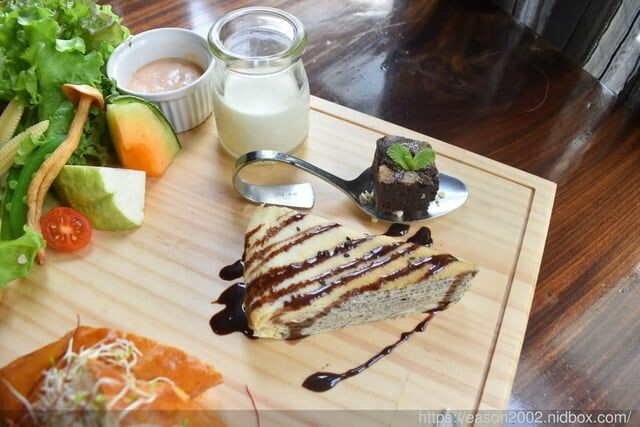 宜蘭景點 | 水岸森林物語-可愛動物園區 與小動物親密接觸 熊貓羊、梅花鹿、羊駝、狐獴、 孔雀、梵天雞、紅腹錦雞、柯爾鴨、紅鶴、毛驢、水豚、笑笑羊、亞達伯拉象龜、兔豚鼠、 黑腹山羊、紅面番鴨(薑母鴨)