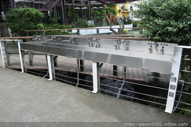 宜蘭景點 | 水岸森林物語-可愛動物園區 與小動物親密接觸 熊貓羊、梅花鹿、羊駝、狐獴、 孔雀、梵天雞、紅腹錦雞、柯爾鴨、紅鶴、毛驢、水豚、笑笑羊、亞達伯拉象龜、兔豚鼠、 黑腹山羊、紅面番鴨(薑母鴨)