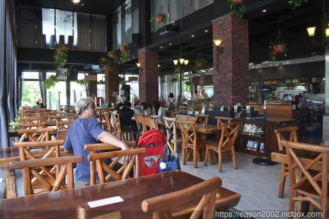 宜蘭景點 | 水岸森林物語-可愛動物園區 與小動物親密接觸 熊貓羊、梅花鹿、羊駝、狐獴、 孔雀、梵天雞、紅腹錦雞、柯爾鴨、紅鶴、毛驢、水豚、笑笑羊、亞達伯拉象龜、兔豚鼠、 黑腹山羊、紅面番鴨(薑母鴨)