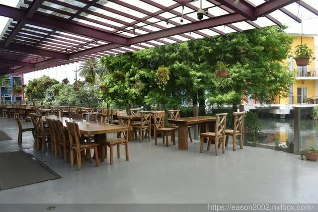 宜蘭景點 | 水岸森林物語-可愛動物園區 與小動物親密接觸 熊貓羊、梅花鹿、羊駝、狐獴、 孔雀、梵天雞、紅腹錦雞、柯爾鴨、紅鶴、毛驢、水豚、笑笑羊、亞達伯拉象龜、兔豚鼠、 黑腹山羊、紅面番鴨(薑母鴨)