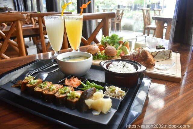 宜蘭景點 | 水岸森林物語-可愛動物園區 與小動物親密接觸 熊貓羊、梅花鹿、羊駝、狐獴、 孔雀、梵天雞、紅腹錦雞、柯爾鴨、紅鶴、毛驢、水豚、笑笑羊、亞達伯拉象龜、兔豚鼠、 黑腹山羊、紅面番鴨(薑母鴨)
