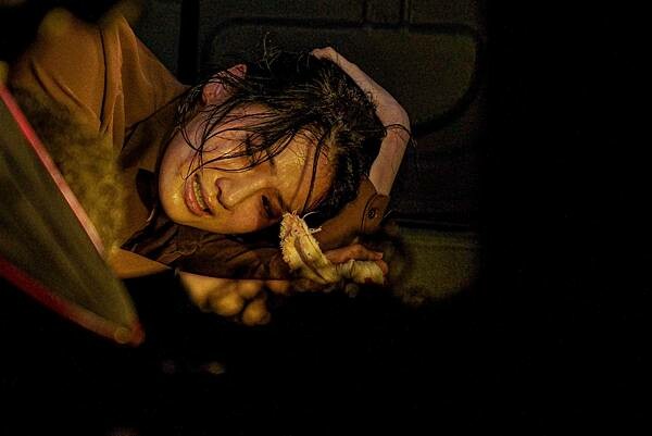 4-60分鐘亡命直播(暫譯)》_新聞稿照04_「我被綁架了，請斗內我讓我活下去！」