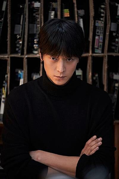 7-超完美暗殺隊_新聞稿照03_《超完美暗殺隊》導演親眼見到「黑美男」姜棟元 直呼:家門之光!