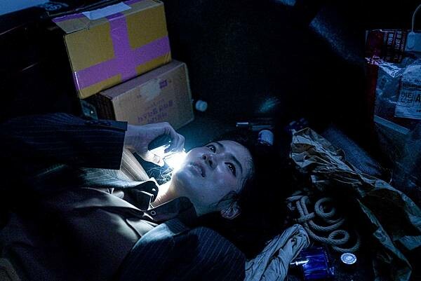 5-60分鐘亡命直播(暫譯)》_新聞稿照05_比利時布魯塞爾國際奇幻影展策展人還盛讚：「刺激的懸疑作，出乎意料的邪惡反轉！」