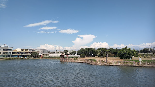 新豐池和宮 (紅毛港池和宮) - 前方的池