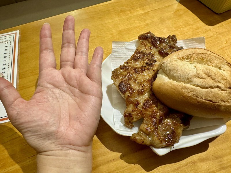 澳門澳門旅遊 ｜OU POU澳葡茶餐廳（東方斜巷店），生活區的小店，藏有在地美食，店老闆年輕又帥氣且樂於分享。