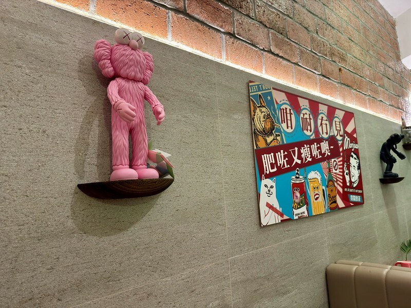 澳門澳門旅遊 ｜OU POU澳葡茶餐廳（東方斜巷店），生活區的小店，藏有在地美食，店老闆年輕又帥氣且樂於分享。