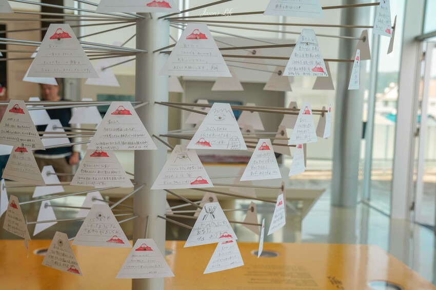 日本【日本靜岡│景點】靜岡縣富士山世界遺產中心。這買得到富士山交通錐，一窺富士山文化，體現爬富士山的景色