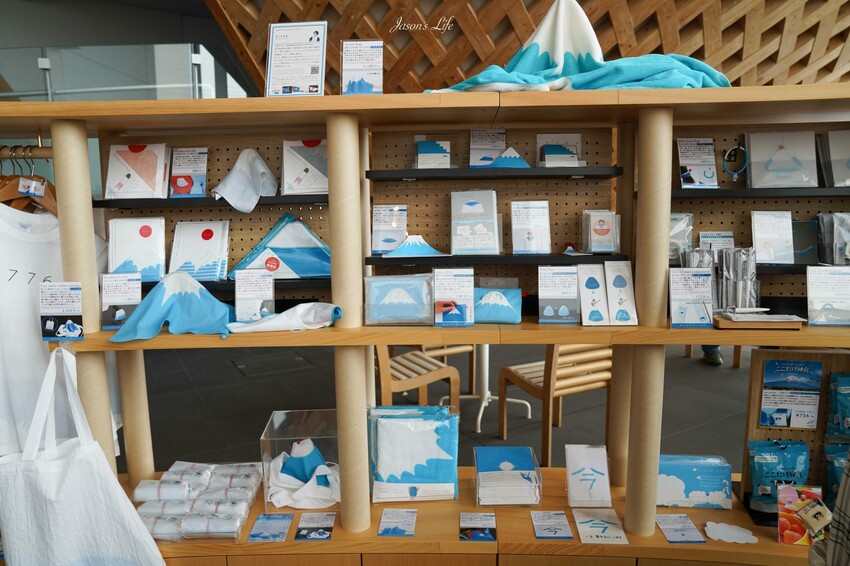 日本【日本靜岡│景點】靜岡縣富士山世界遺產中心。這買得到富士山交通錐，一窺富士山文化，體現爬富士山的景色