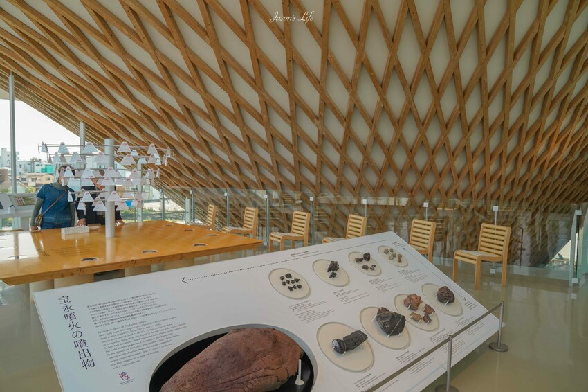 日本【日本靜岡│景點】靜岡縣富士山世界遺產中心。這買得到富士山交通錐，一窺富士山文化，體現爬富士山的景色