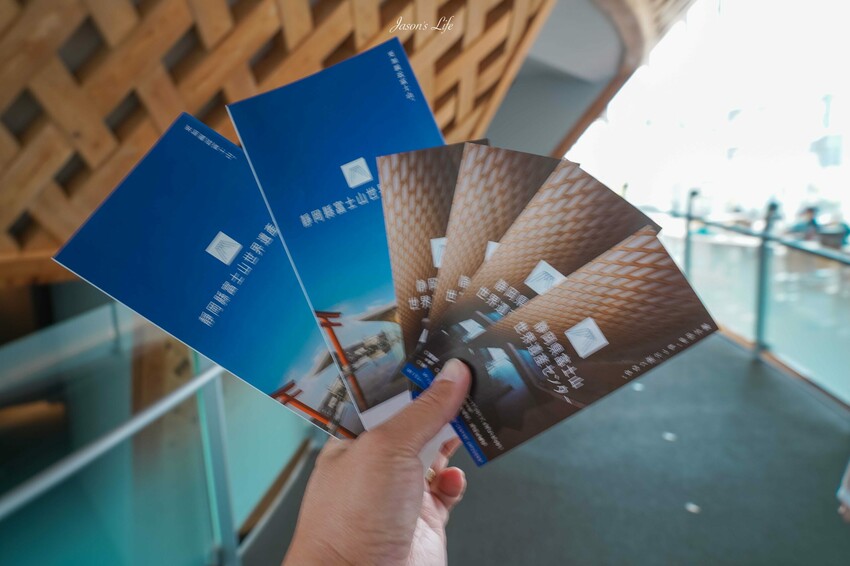 日本【日本靜岡│景點】靜岡縣富士山世界遺產中心。這買得到富士山交通錐，一窺富士山文化，體現爬富士山的景色