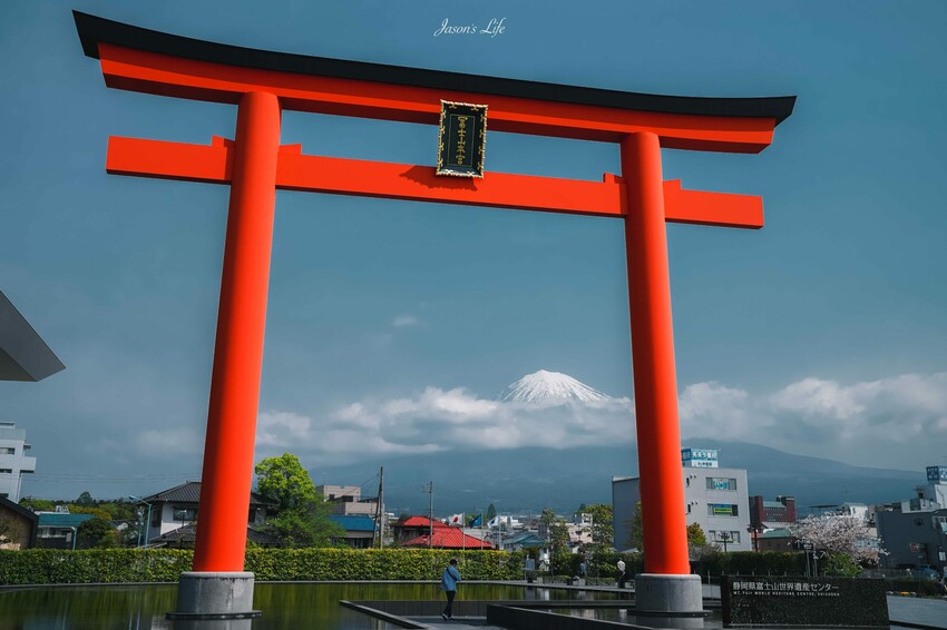 日本【日本靜岡│景點】靜岡縣富士山世界遺產中心。這買得到富士山交通錐，一窺富士山文化，體現爬富士山的景色