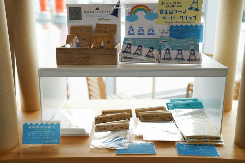 日本【日本靜岡│景點】靜岡縣富士山世界遺產中心。這買得到富士山交通錐，一窺富士山文化，體現爬富士山的景色