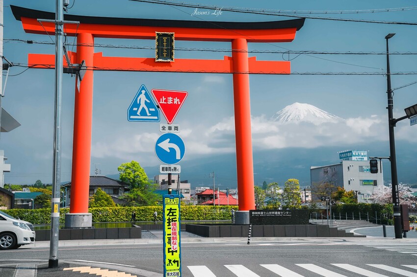 日本【日本靜岡│景點】靜岡縣富士山世界遺產中心。這買得到富士山交通錐，一窺富士山文化，體現爬富士山的景色