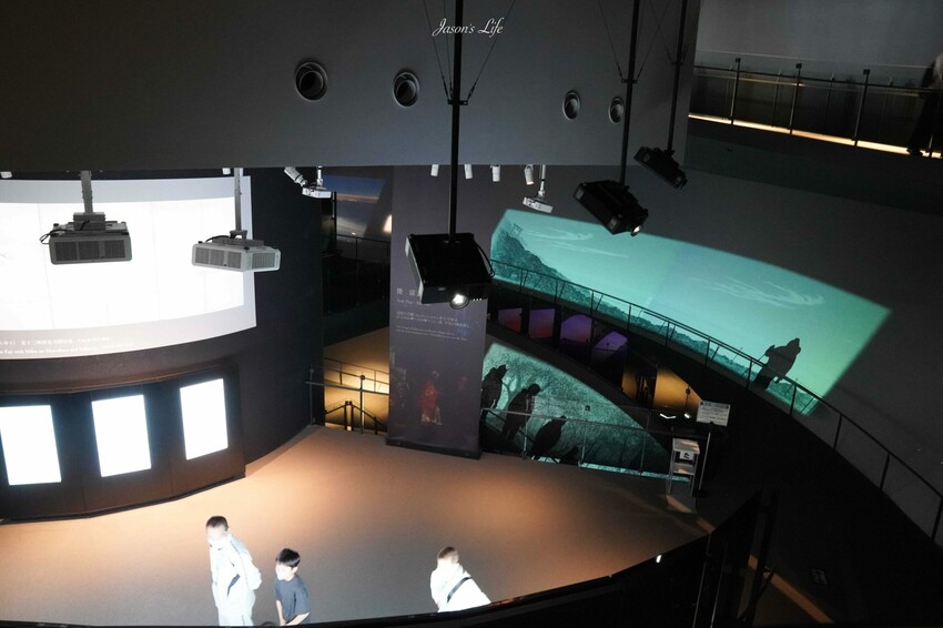 日本【日本靜岡│景點】靜岡縣富士山世界遺產中心。這買得到富士山交通錐，一窺富士山文化，體現爬富士山的景色