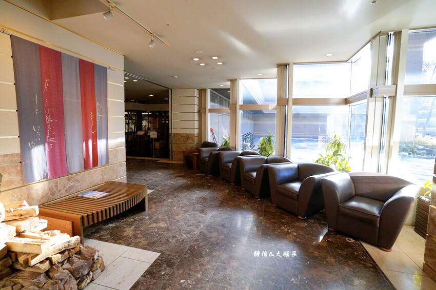 輕井澤1130飯店,溫馨四人房寬敞舒適、自助餐螃蟹吃到飽,輕