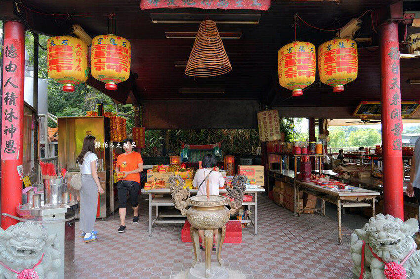 中寮石龍宮 ❙ 全台唯一拜土地公免費泡麵吃到飽，南投泡麵土地