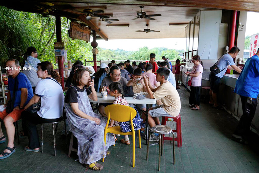 中寮石龍宮 ❙ 全台唯一拜土地公免費泡麵吃到飽，南投泡麵土地