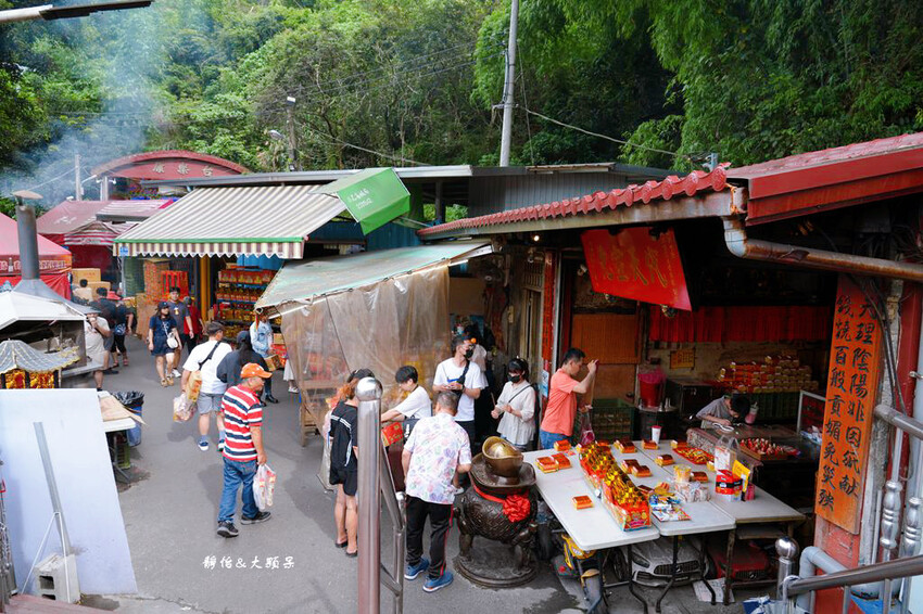 中寮石龍宮 ❙ 全台唯一拜土地公免費泡麵吃到飽，南投泡麵土地