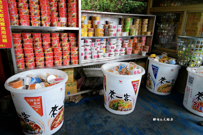 中寮石龍宮 ❙ 全台唯一拜土地公免費泡麵吃到飽，南投泡麵土地