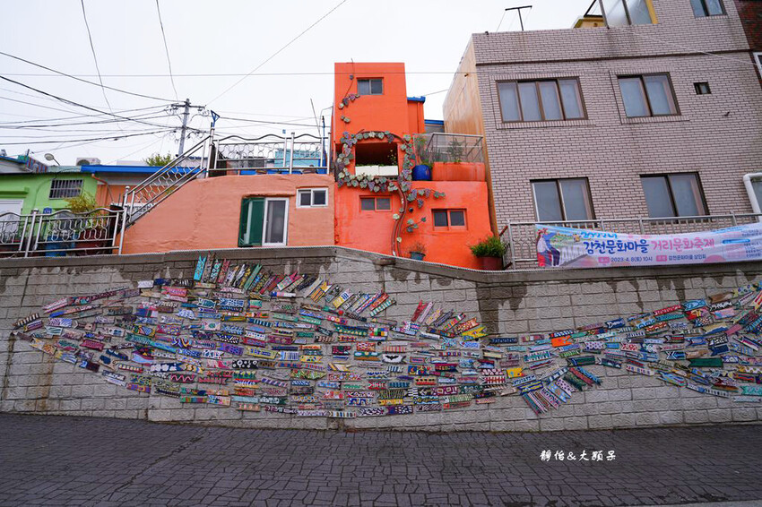 釜山甘川洞文化村 ❙ 小王子彩繪壁畫村、小王子和沙漠狐狸，釜