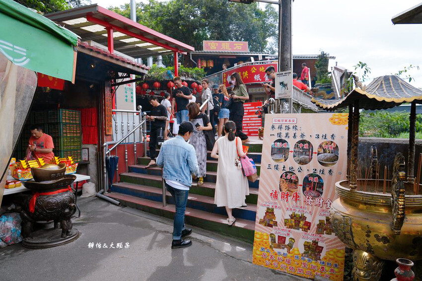 中寮石龍宮 ❙ 全台唯一拜土地公免費泡麵吃到飽，南投泡麵土地