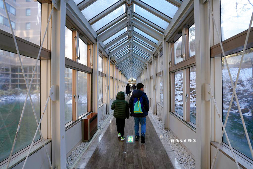 輕井澤1130飯店,溫馨四人房寬敞舒適、自助餐螃蟹吃到飽,輕