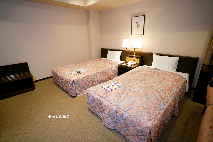 輕井澤1130飯店,溫馨四人房寬敞舒適、自助餐螃蟹吃到飽,輕