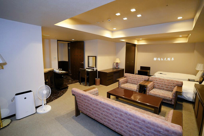 輕井澤1130飯店,溫馨四人房寬敞舒適、自助餐螃蟹吃到飽,輕