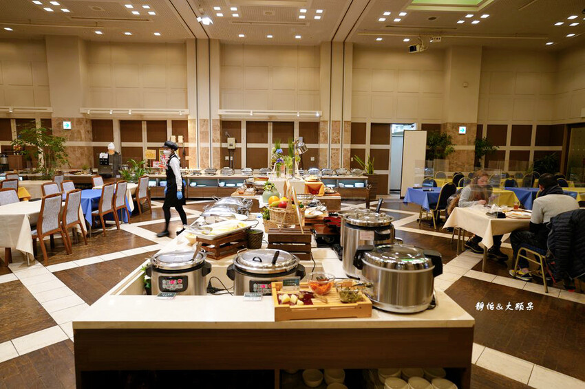 輕井澤1130飯店,溫馨四人房寬敞舒適、自助餐螃蟹吃到飽,輕