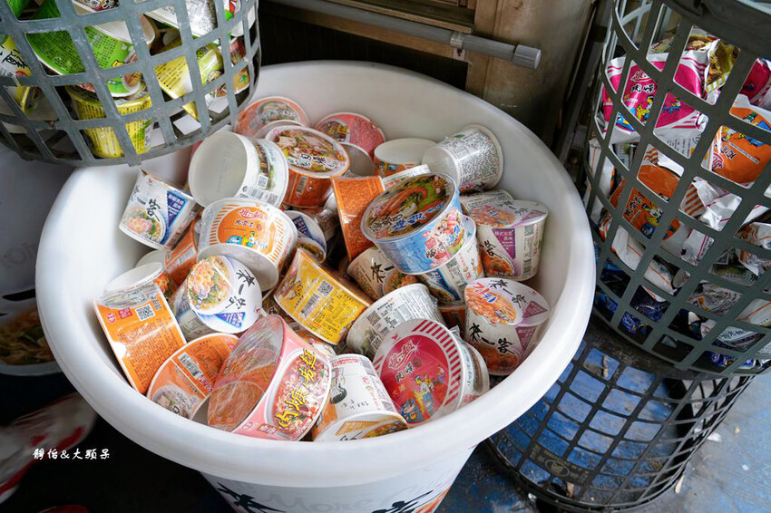 中寮石龍宮 ❙ 全台唯一拜土地公免費泡麵吃到飽，南投泡麵土地